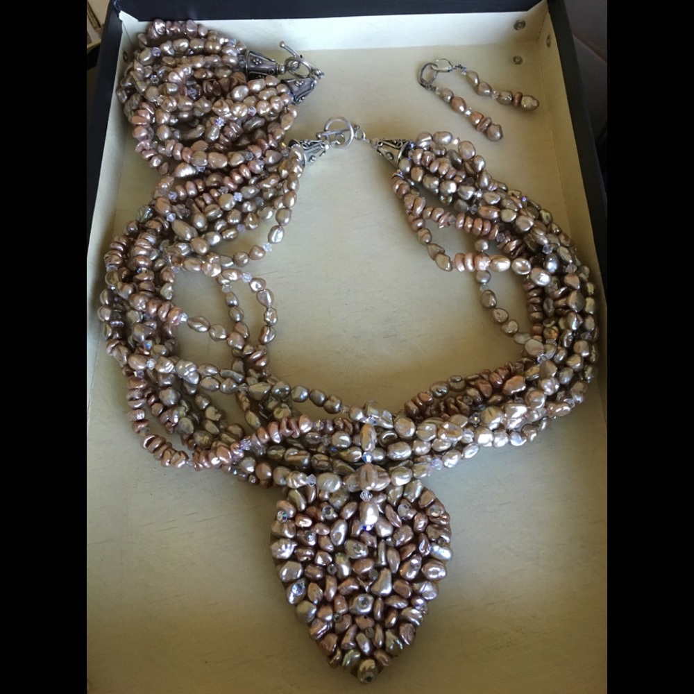 PRE-OWNED REAL BEIGE FRESH WATER PEARL JEWELRY SET